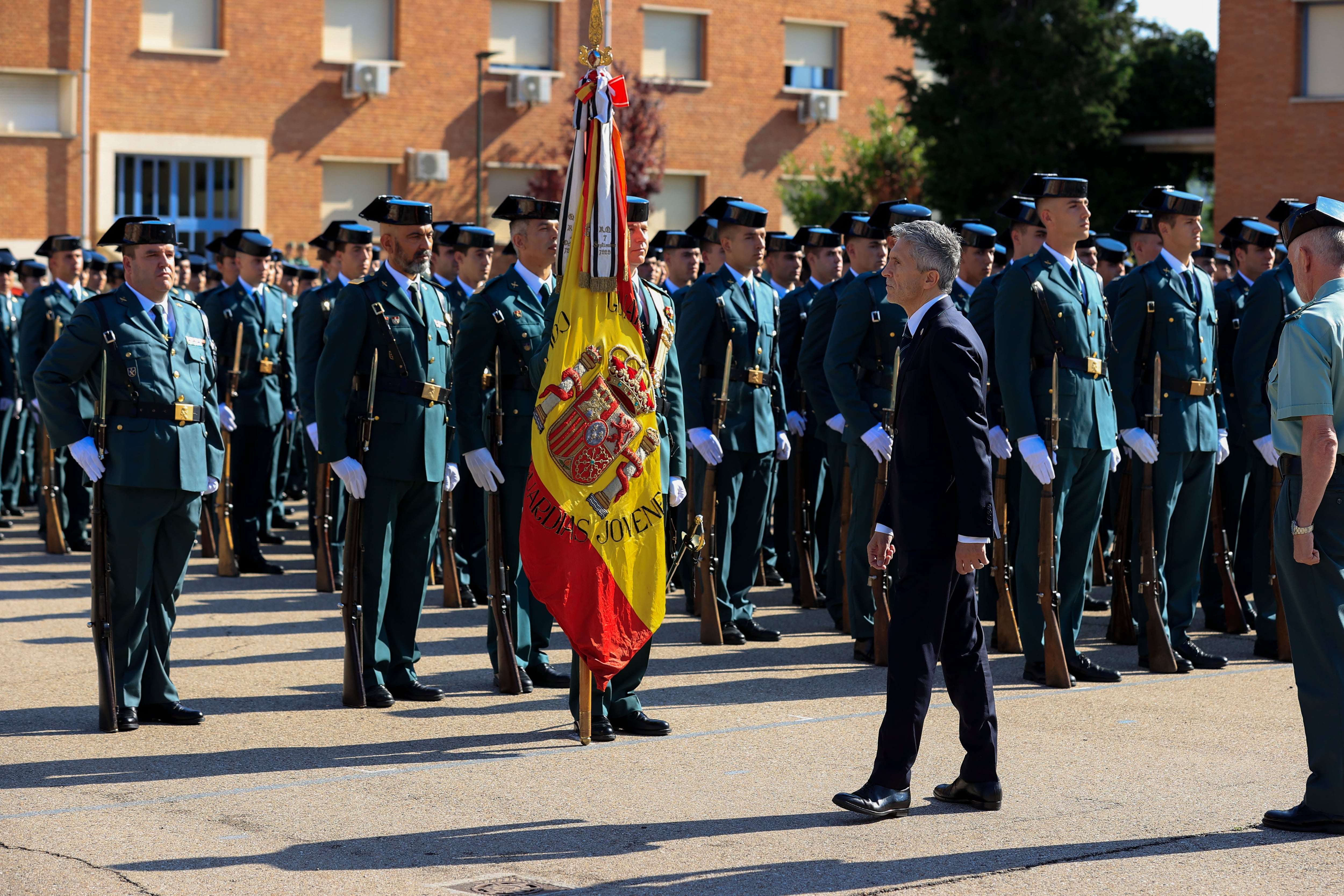 El ministro del Interior, Fernando Grande-Marlaska, preside el acto de entrega de despachos a los alumnos de la nueva promoción de guardias del Colegio de Guardias Jóvenes &quot;Duque de Ahumada&quot;.