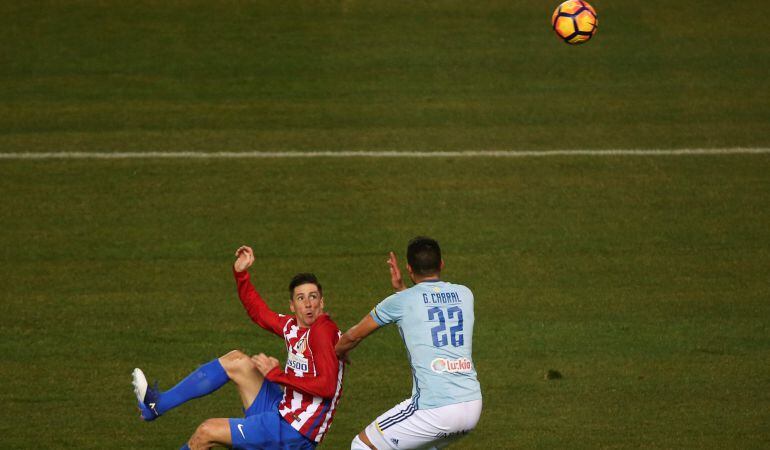 Fernando Torres, tras rematar de semichilena ante el Celta