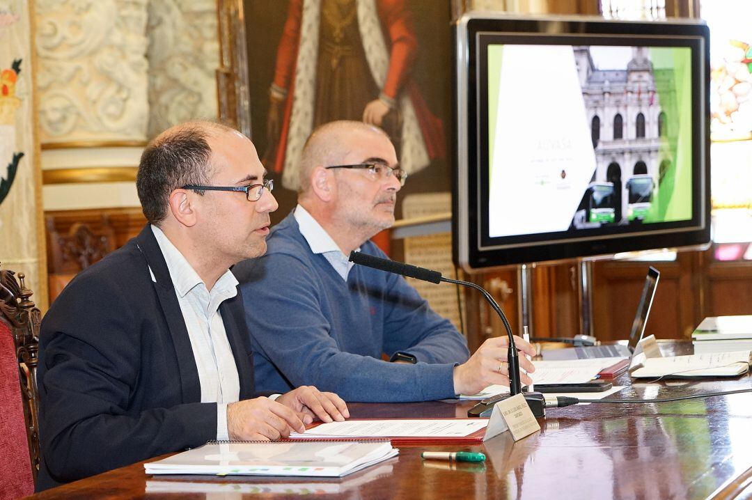 Luis Vélez y Andrés Bernabé en la presentación del informe de AUVASA 