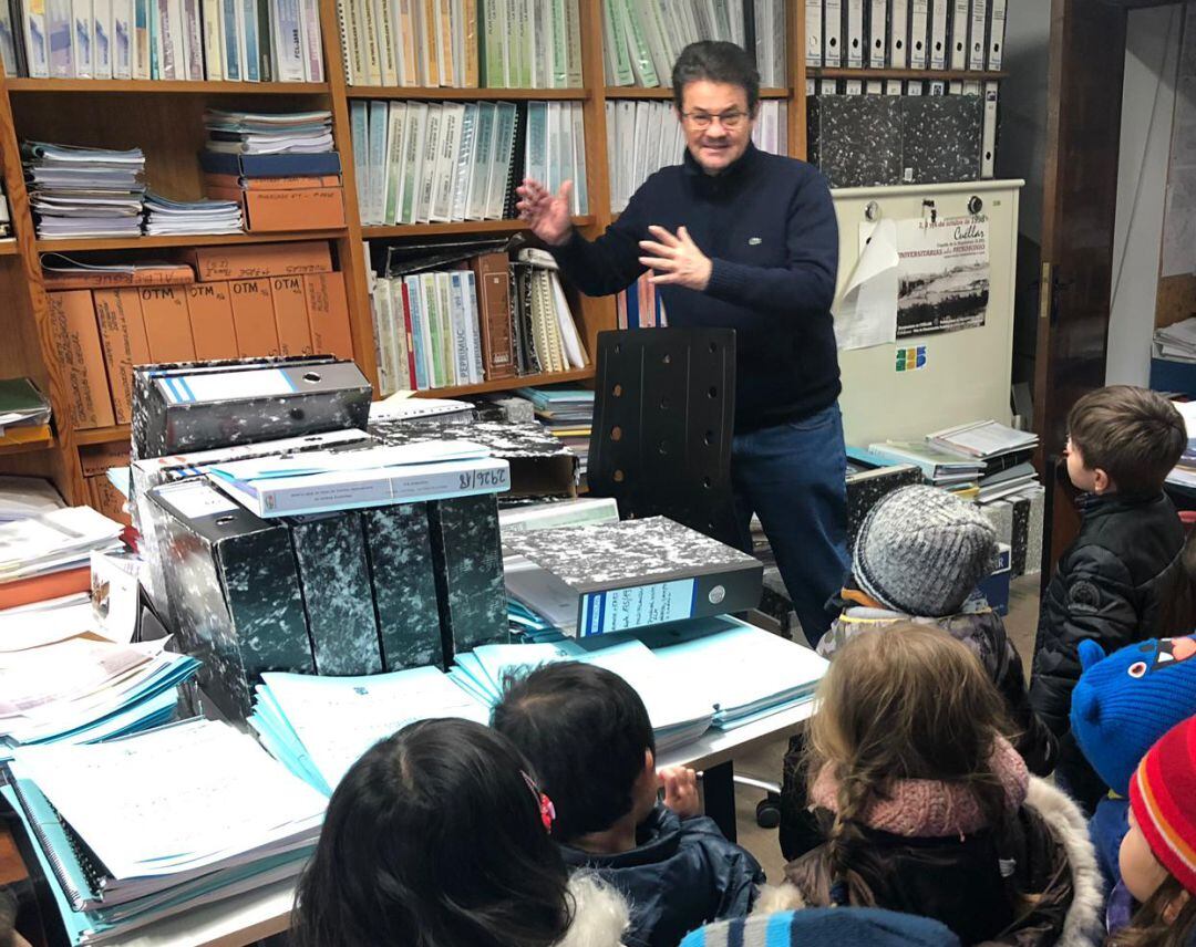 Alumnos de 2º de Infantil del CEIP Santa Clara visitan el Ayuntamiento de Cuéllar