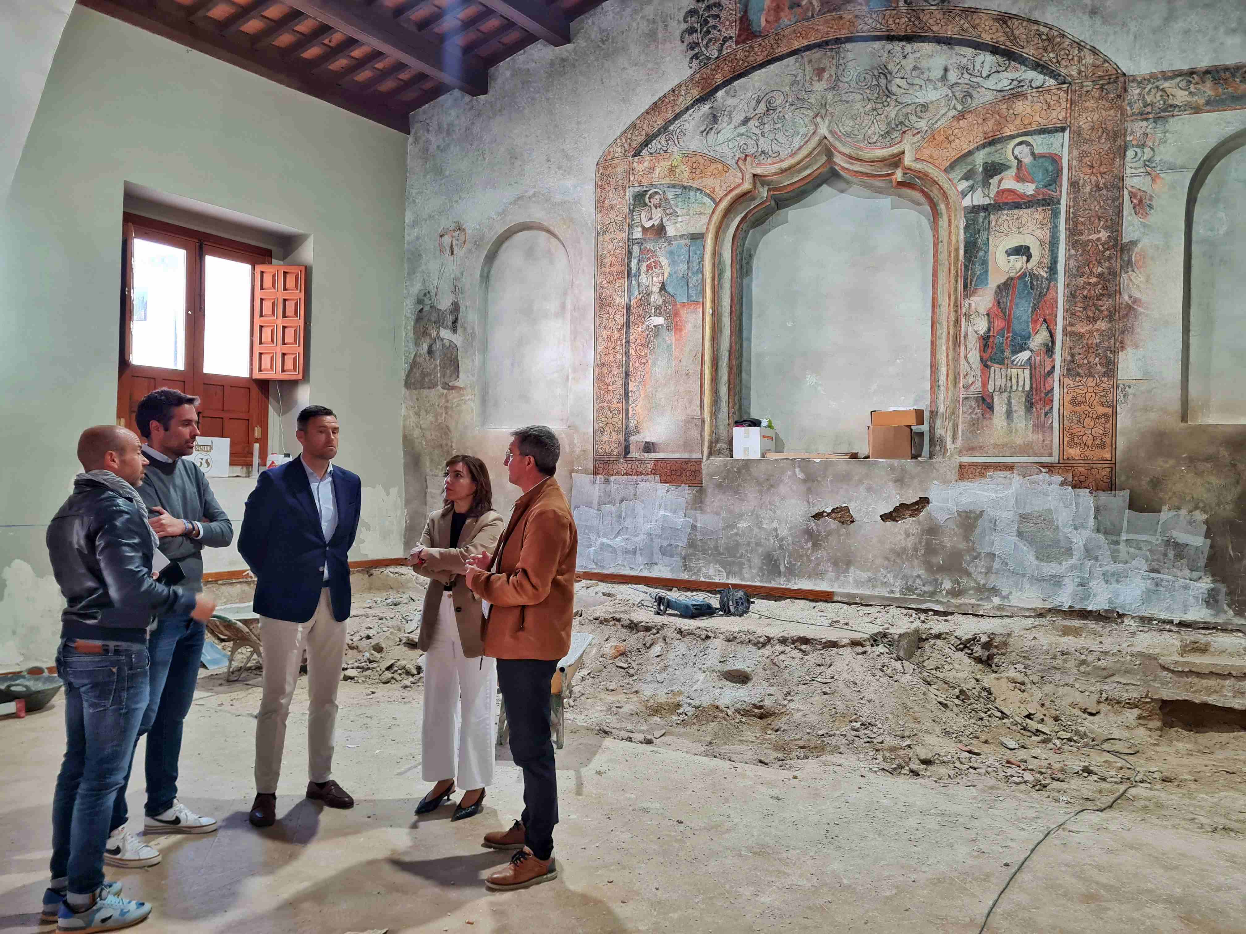 Durante la visita del alcalde a la Ermita de San Sebastián de Caravaca