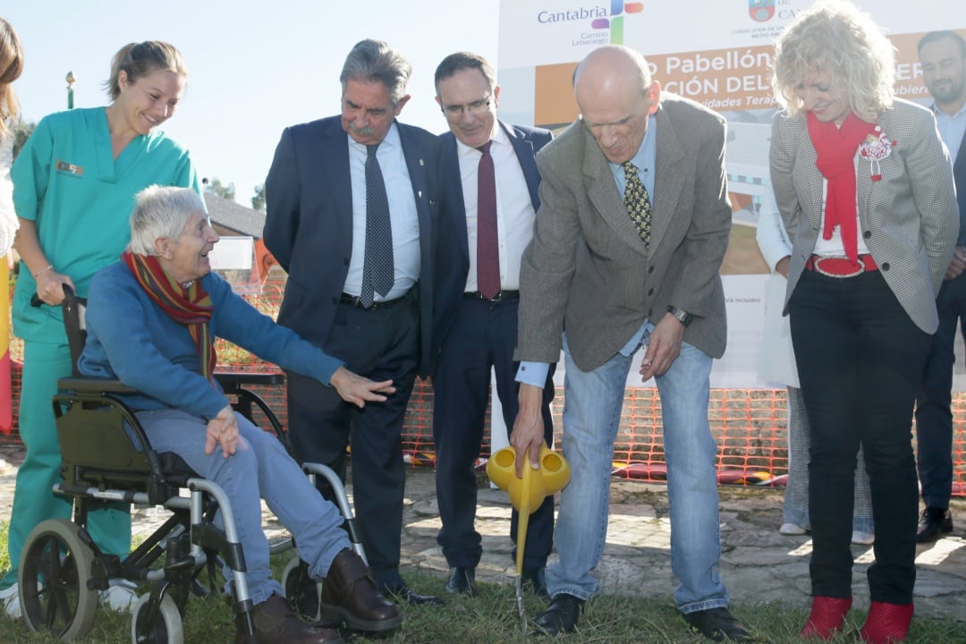 Colocación de la primera piedra