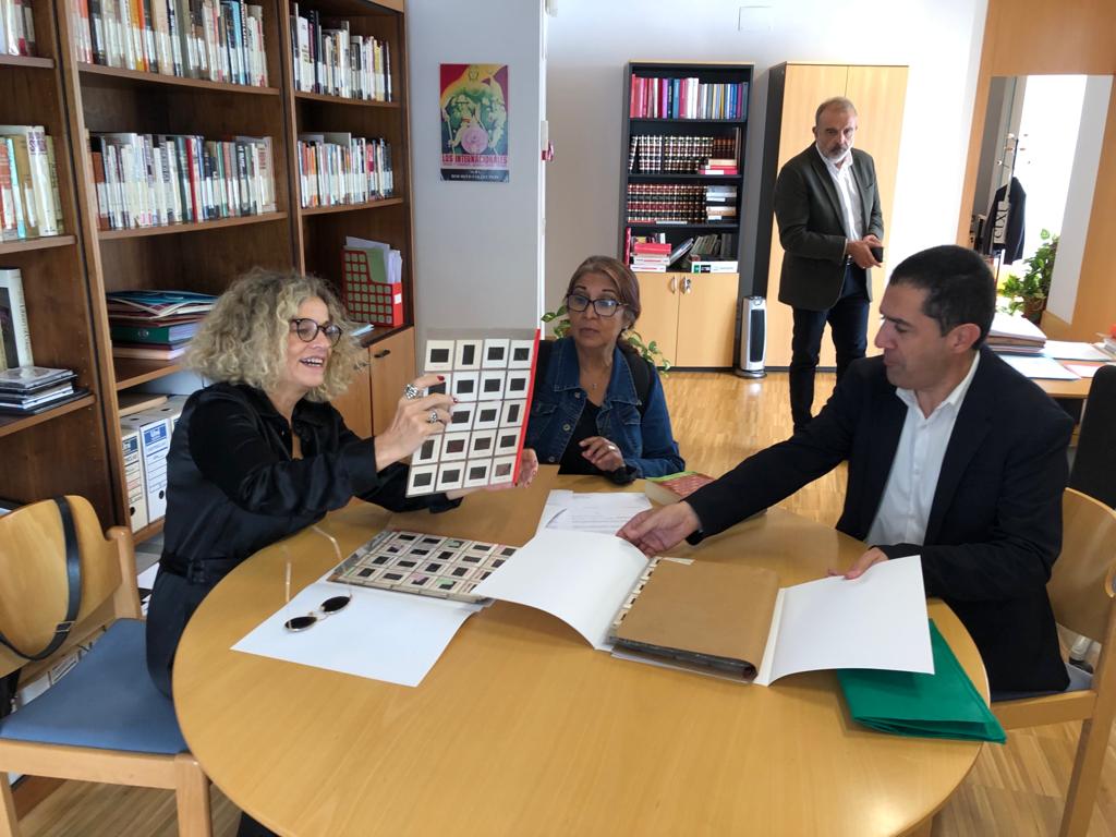 La Fundación Pablo Iglesias cede más de 500 diapositivas de fotografías que Juan Santiso realizó a Camilo Sesto para el museo del cantante.