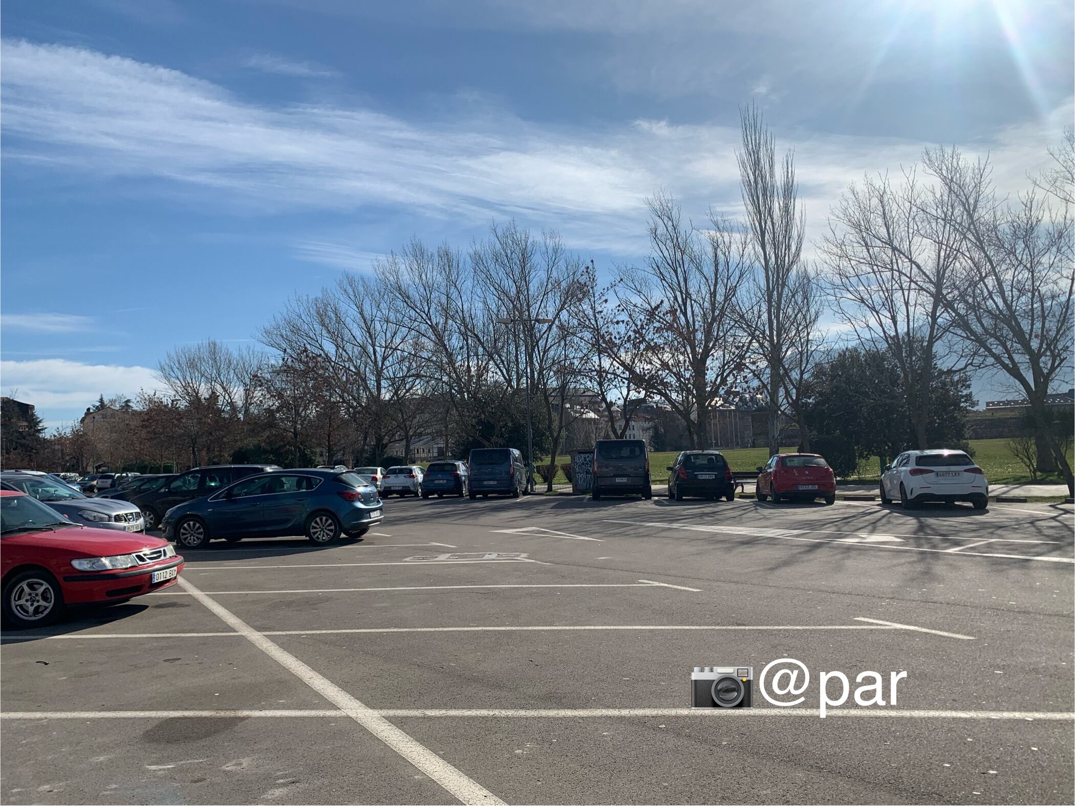 La marcha solidaria "Jaca lucha contra Duchenne" tiene su punto de partida y llegada en este aparcamiento