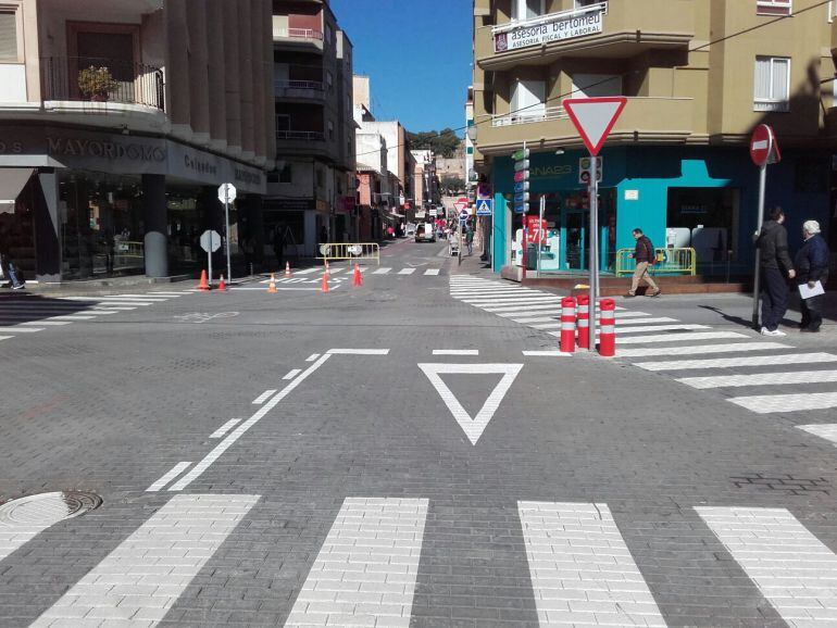 Cambio de prioridad de paso de vehículos en la intersección entre las calles La Vía y Diana.