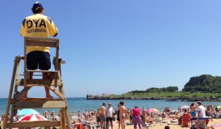 Imagen de una playa de Cantabria.