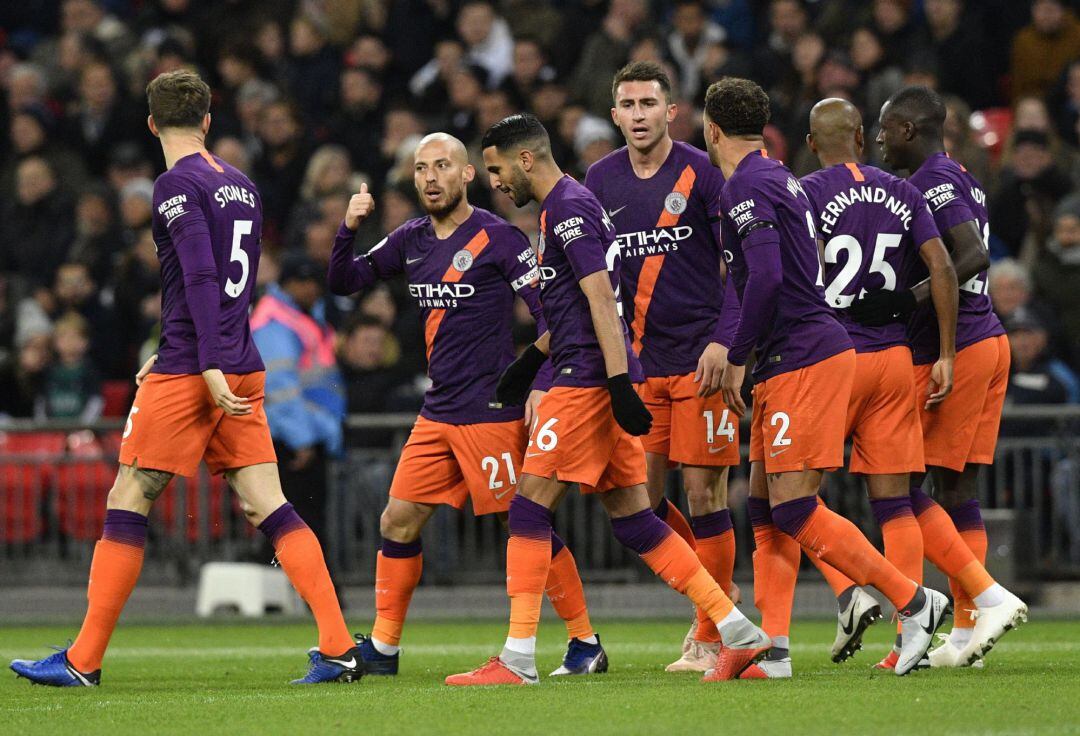 El City celebra en conjunto el gol de Mahrez en la primera mitad