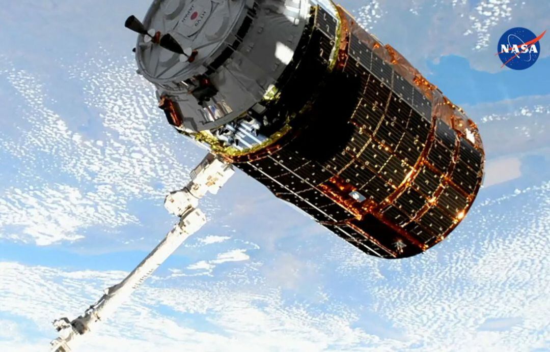 La cámara iSIM de Satlantis acoplada al brazo robótico de la Estación Espacial Internacional