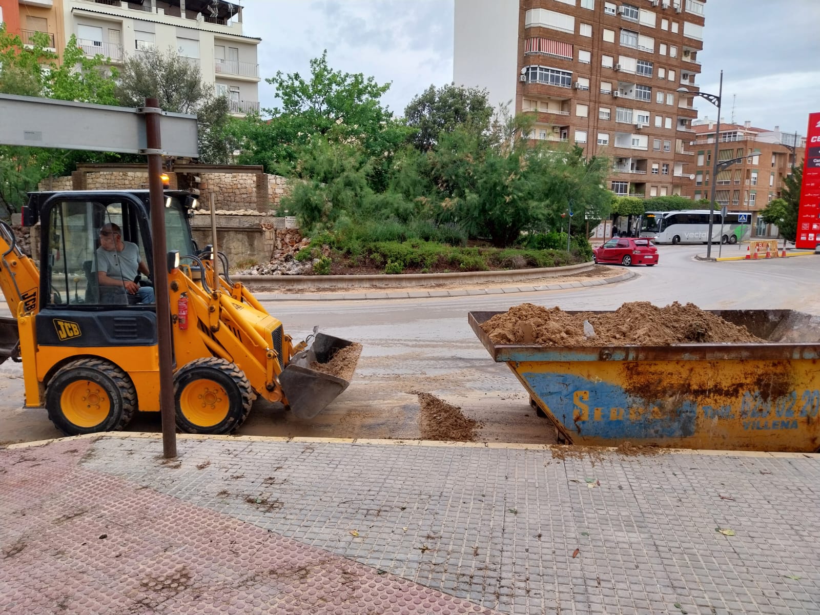 Calles afectadas por el barro y piedras por arrastres de la lluvia