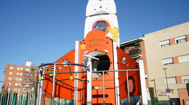 Zona infantil en la plaza Tirso de Molina de Getafe.