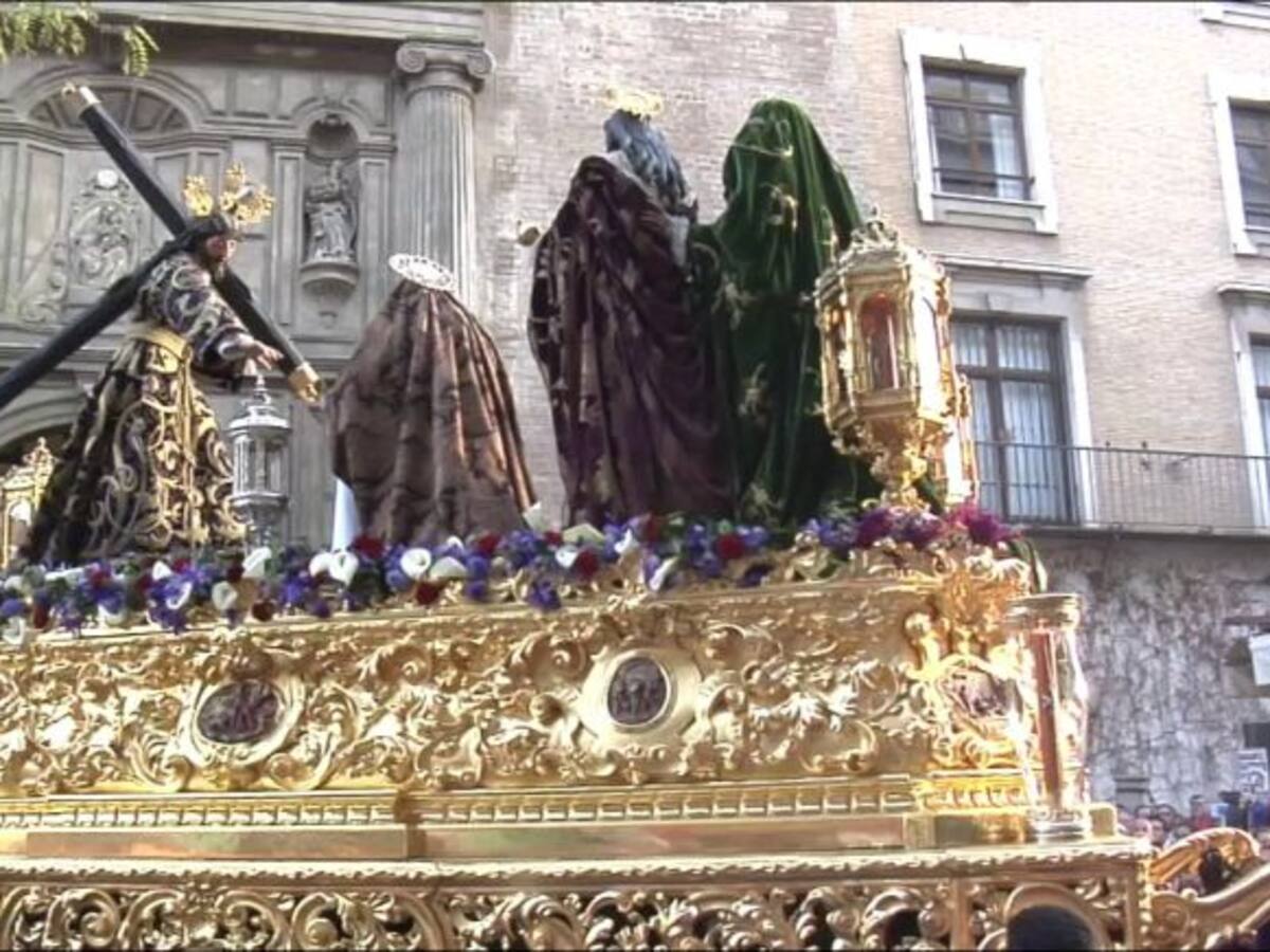 Salida de Nuestro Padre Jesús con la Cruz al Hombro de El Valle