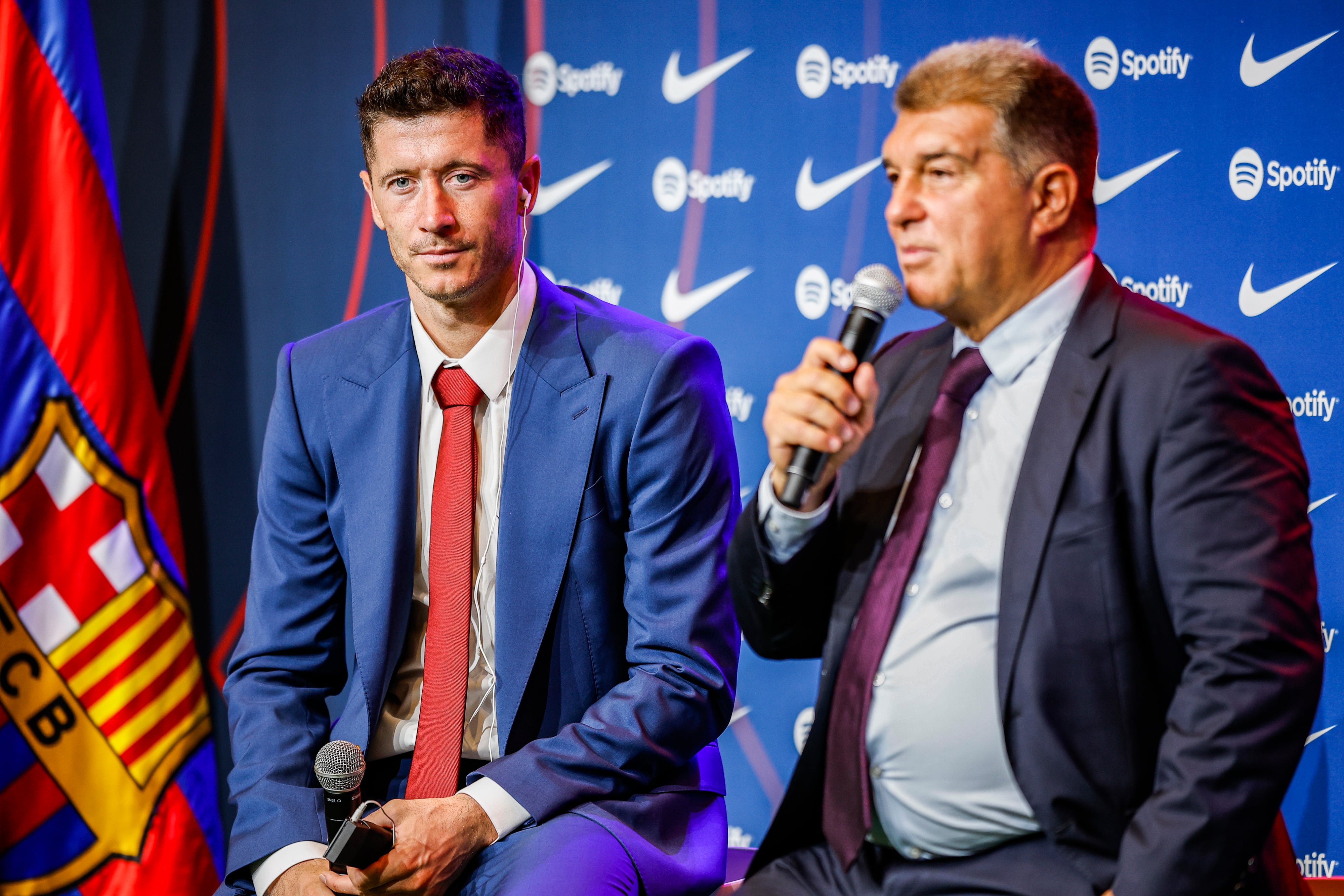 Presentation Of Robert Lewandowski - FC Barcelona