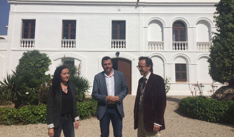 Responsables de la Fundació i familiars a la Masia. 