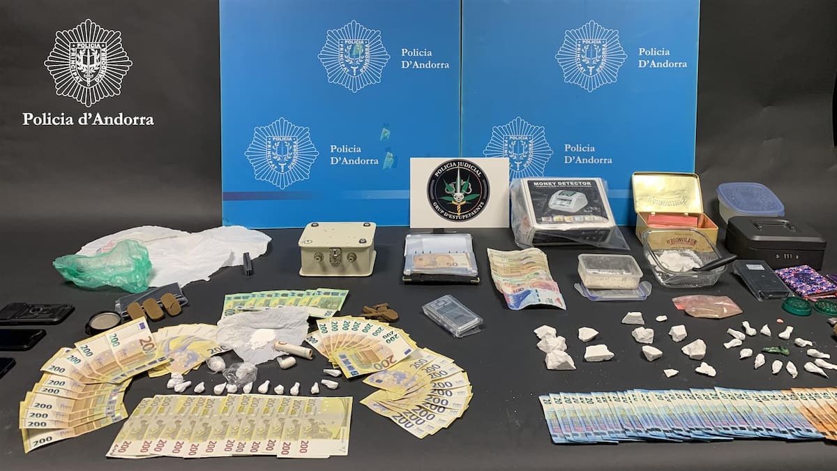 Quatre detinguts i quasi mig quilo de droga confiscada en una macrooperació al Pas de la Casa