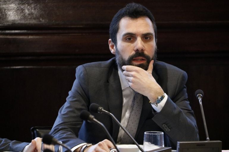 El presidente del Parlament, Roger Torrent, en la reunión de la Mesa de la cámnara de hoy, 3 de abril