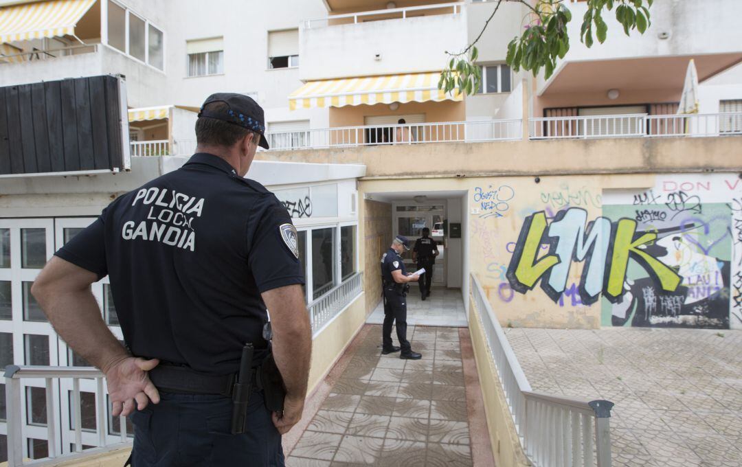 Inspecciones de la Policía Local de Gandia durante el verano en la playa. 