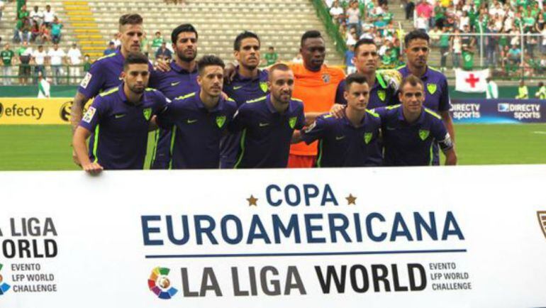 El once del Málaga posa antes de arrancar el partido