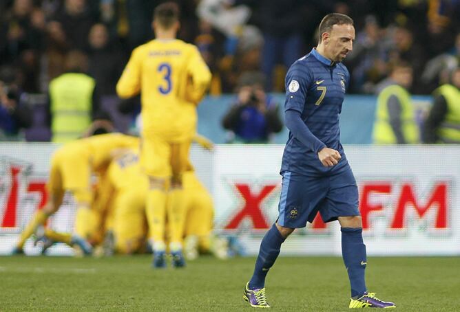 Ribéry se lamenta tras encajar el segundo gol de Ucrania en Kiev