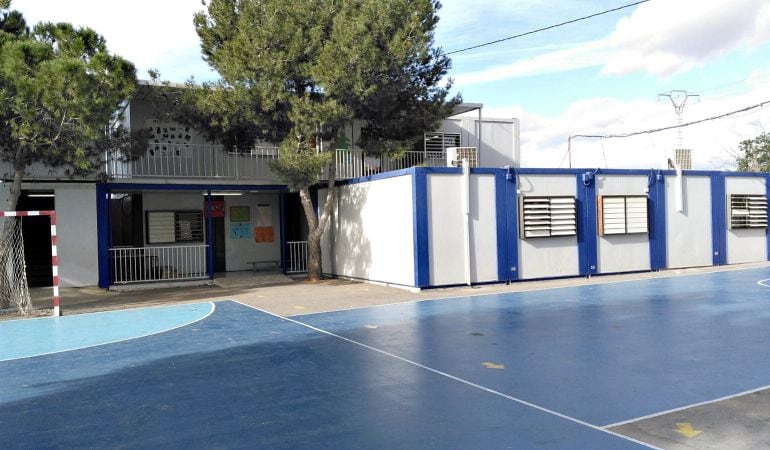 Barracones del CEIP La Cañada, uno de los cinco centros incluidos en el Plan Edificant, cuyas coste de las obras asumirá la Conselleria.