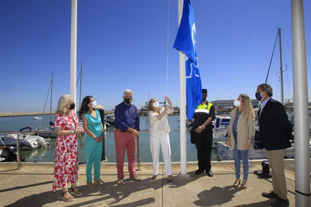 Izado de bandera en Chipiona