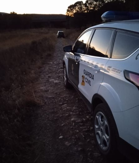 Vehículos de la Guardia Civil personados en la zona