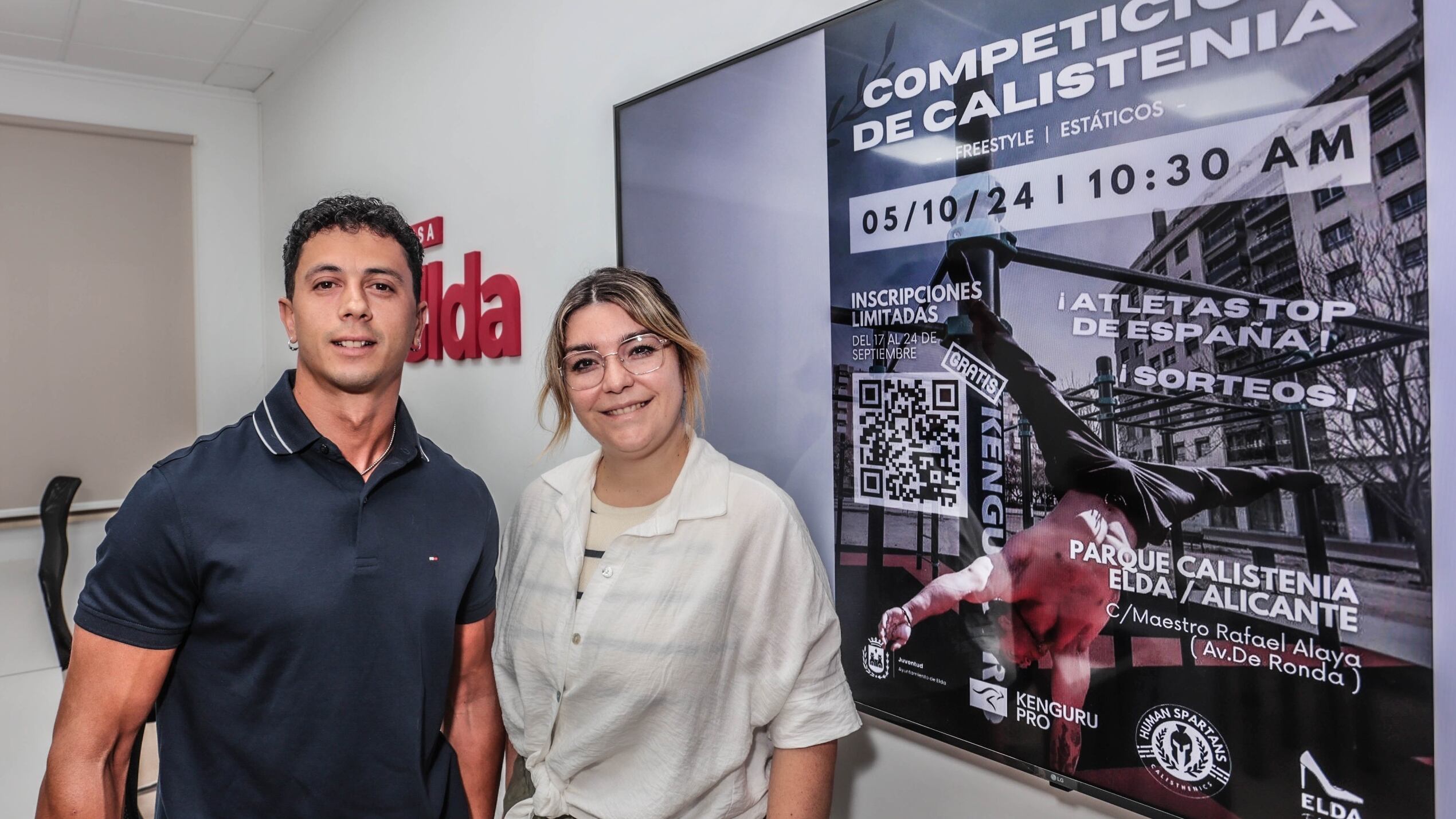 El organizador del evento, Cristian Maciá, con la edil de Juventud de Elda, Anabel García