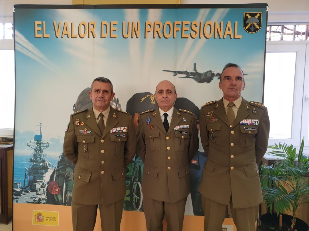 Comandante Militar de Palencia,General César García del Castillo (i), Subdelegado de Defensa en Palencia, Coronel Carlos Hidalgo (c) y Delegado de Defensa en Castilla y León, Coronel Joaquín Blanco (d)