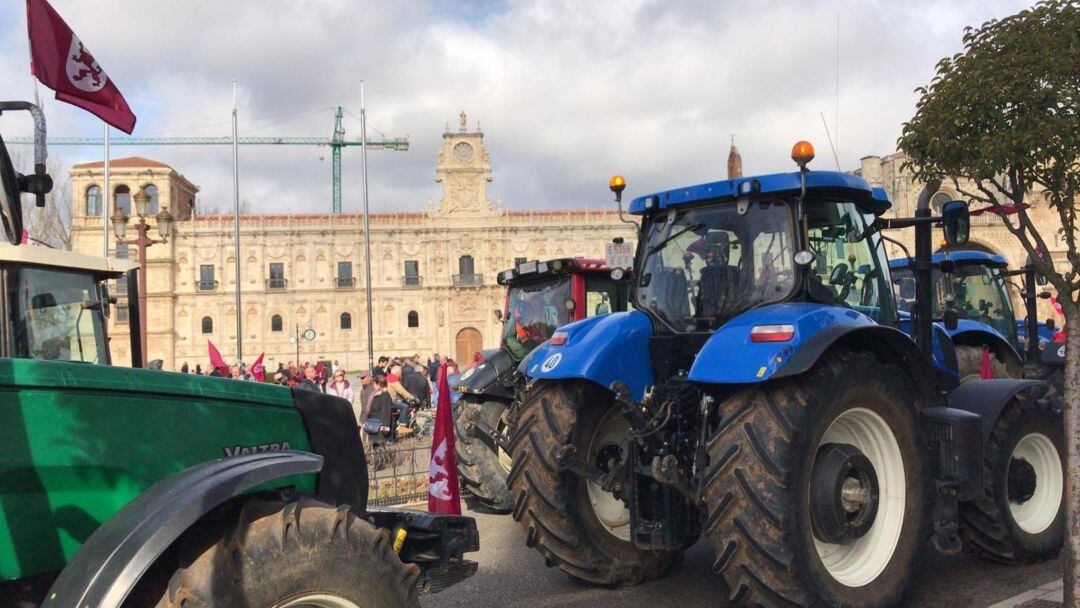 La tractorada del viernes espera reunir a unos 500 tractores en la capital leonesa 