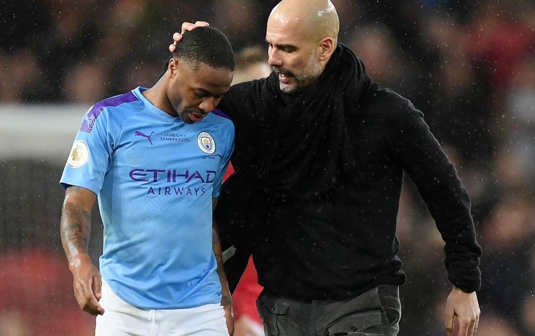 Sterling y Pep Guardiola, en un partido del Manchester City.