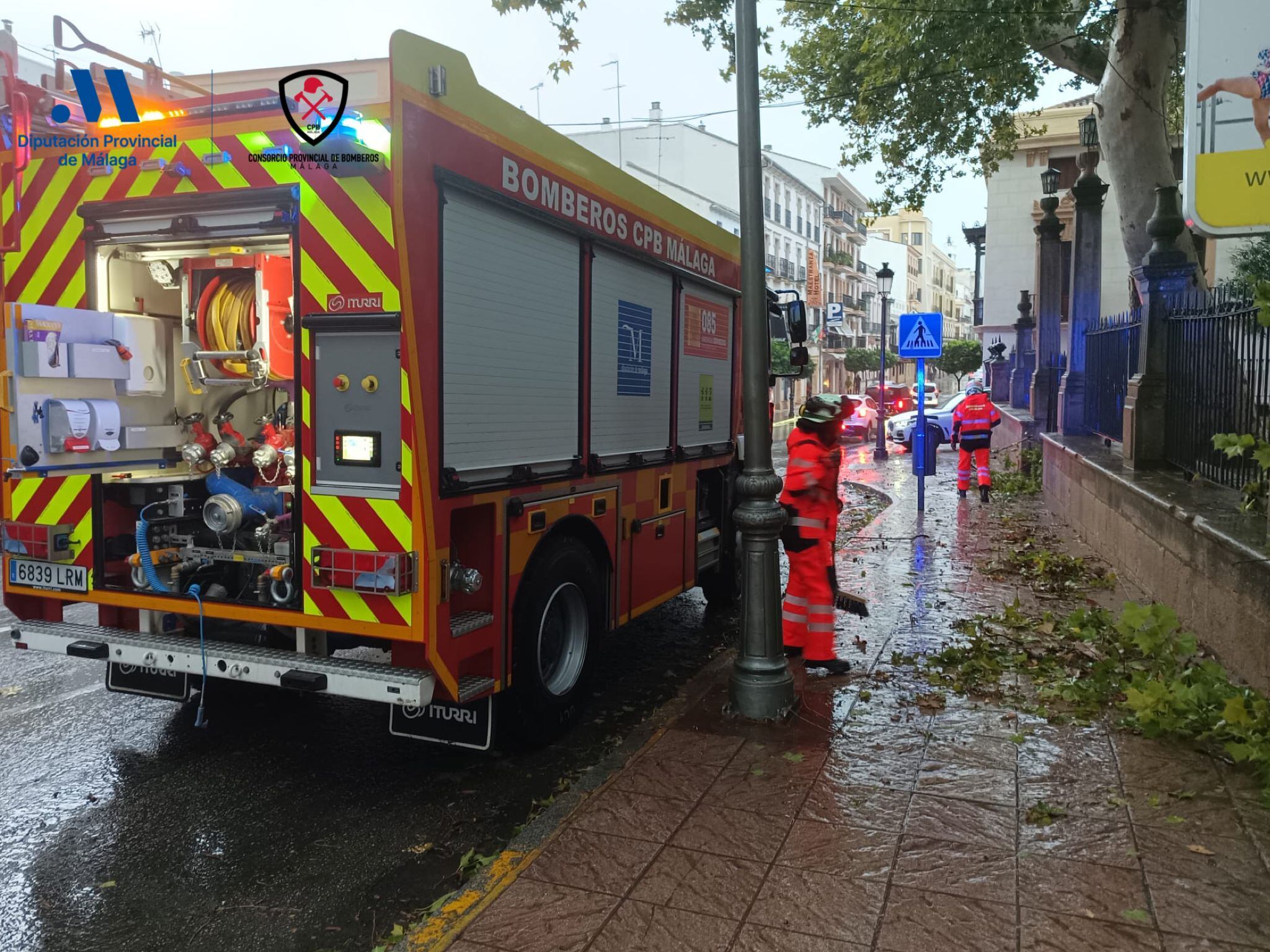 Bomberos actuando en la provincia de Málaga