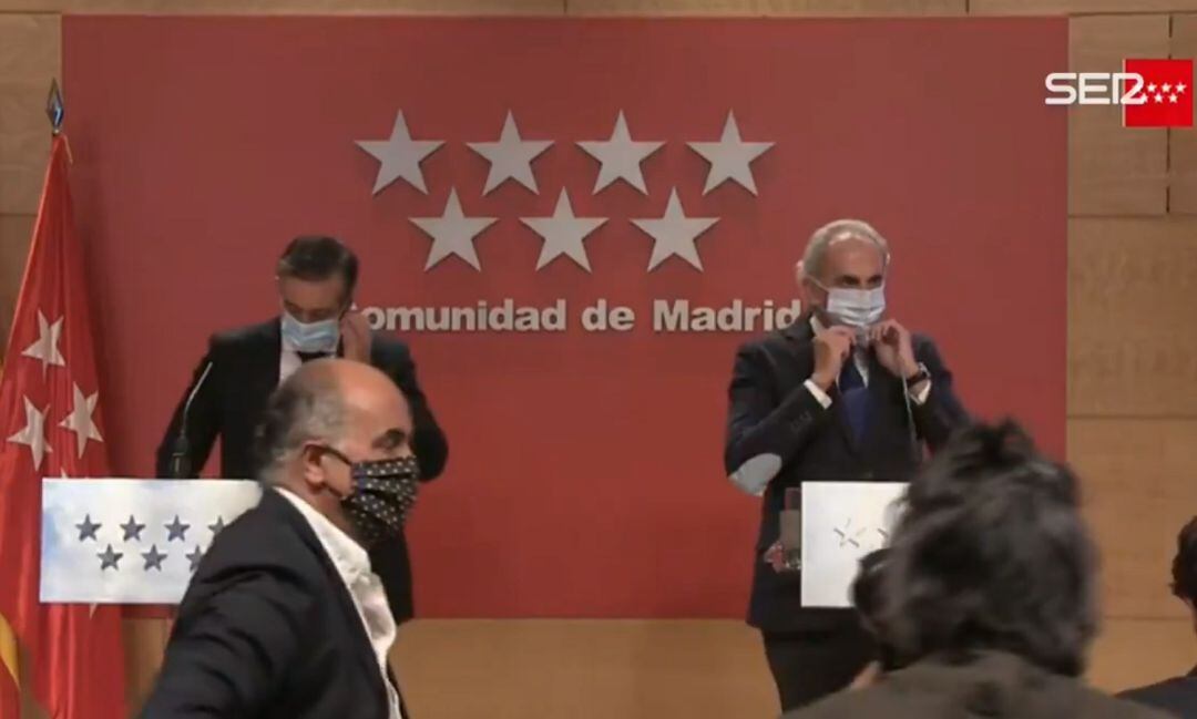 Los consejeros de Sanidad y Justicia al término de la rueda de prensa.