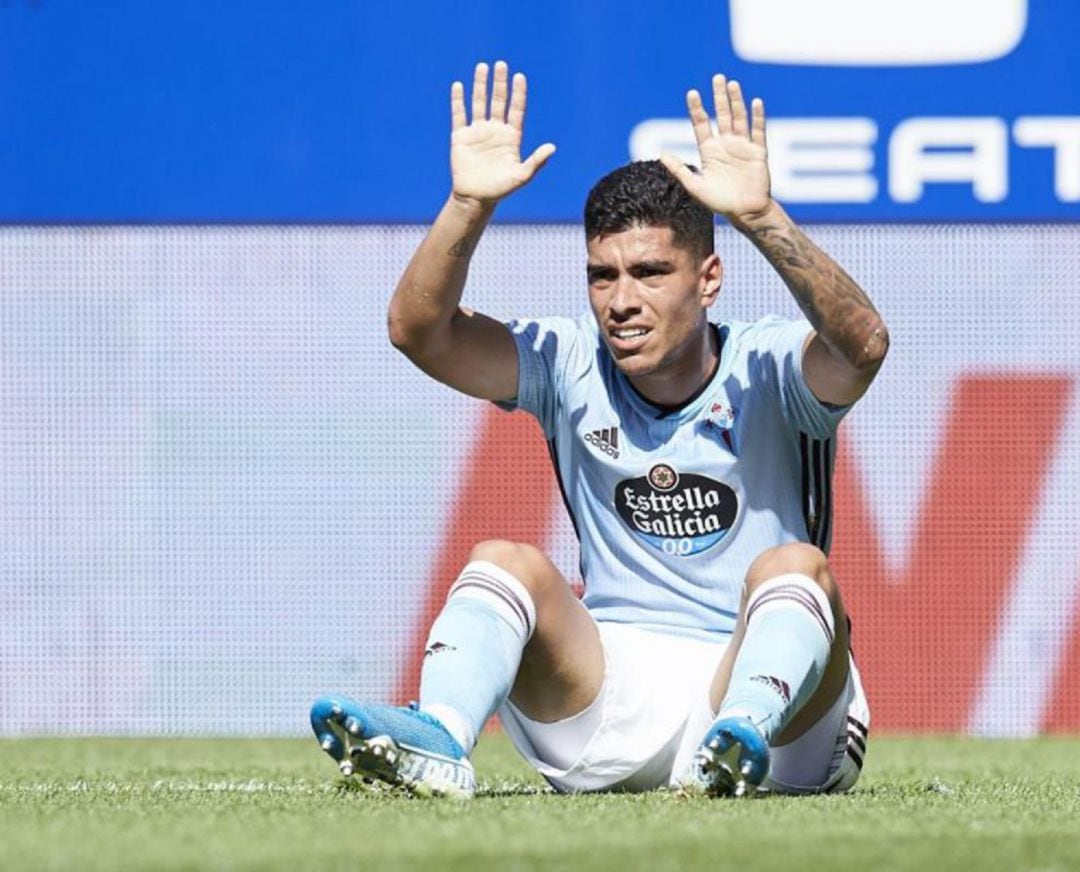 Lucas Olaza durante un partido con el Celta.