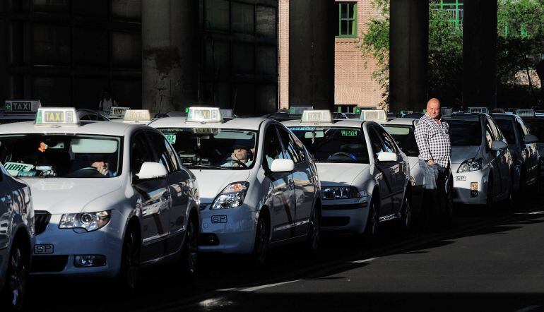 Una parada de taxis en Madrid.