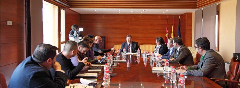 Reunión de la Mesa de las Cortes y Junta de Portavoces