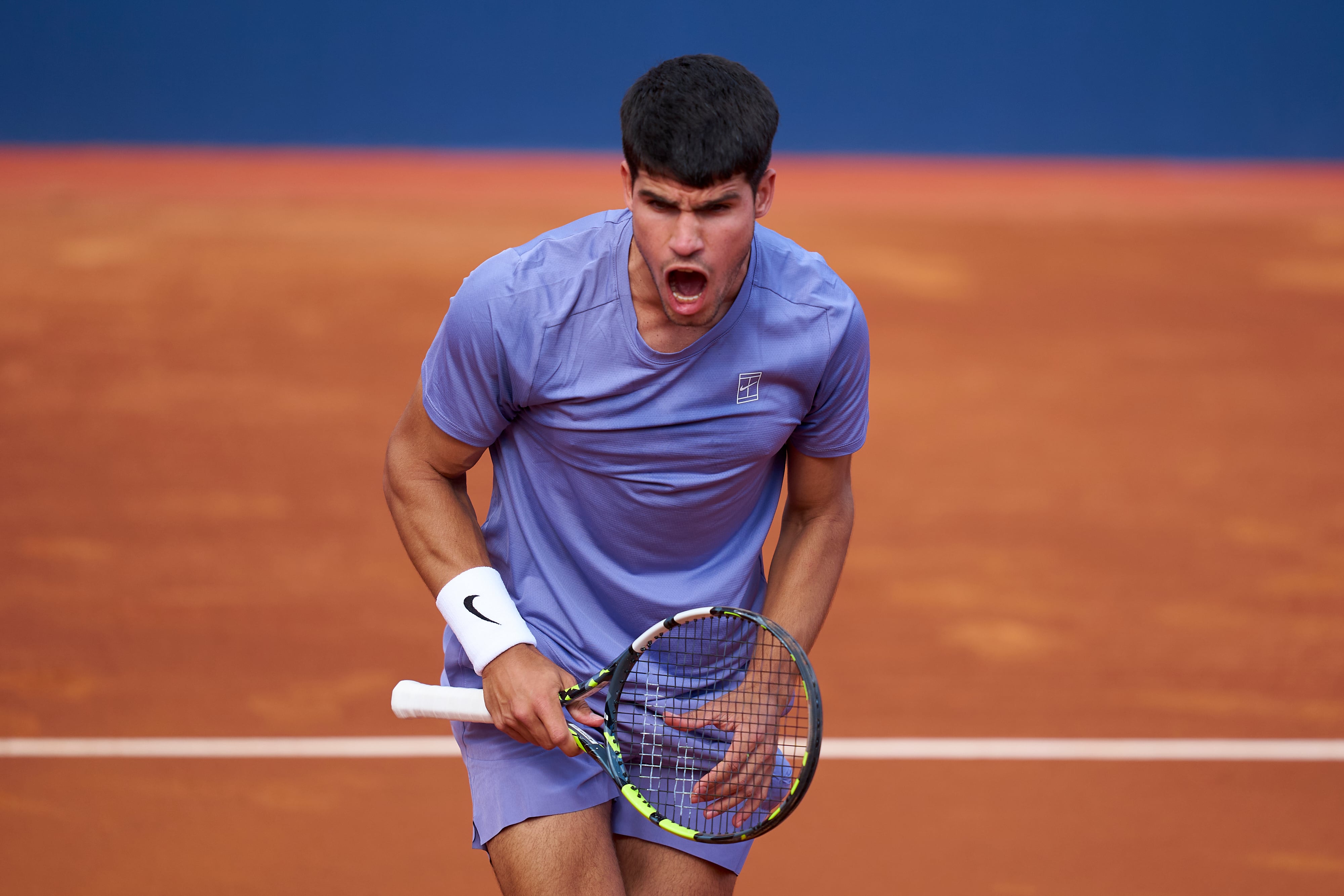Carlos Alcaraz celebra un punto en el Conde de Godó 2025