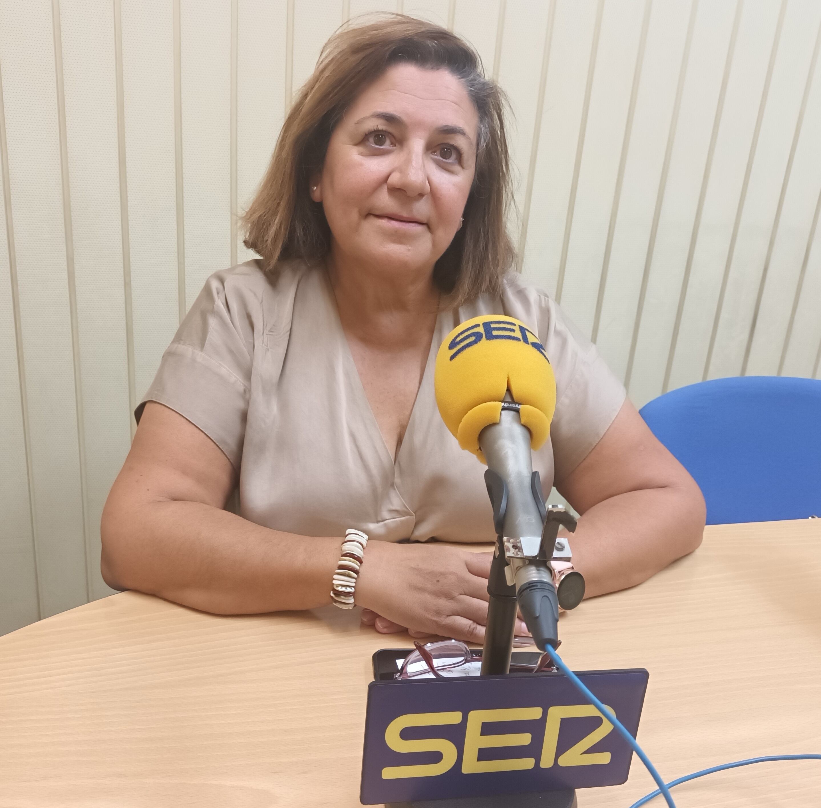 Elena Peco, directora operativa de Rodi Motor Services, en los estudios de Ser Aragón Oriental