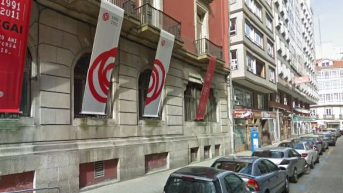 El Instituto José Cornide sigue "descabezado"