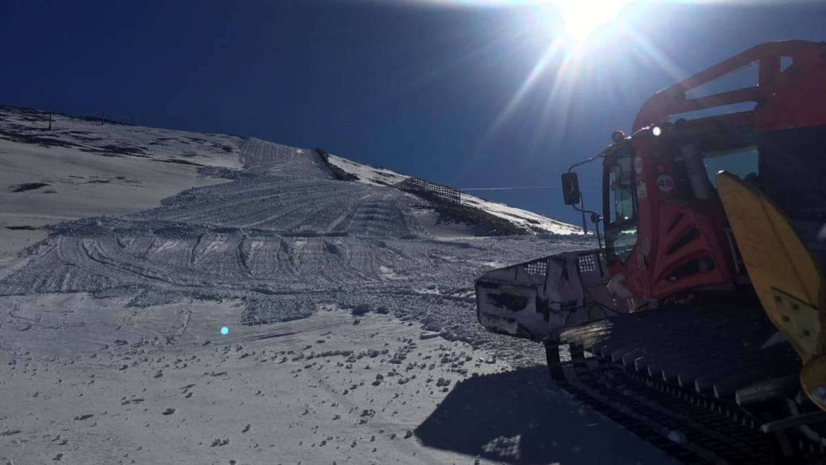 La estación de esquí de Sierra Nevada aplaza la inauguración de la temporada invernal