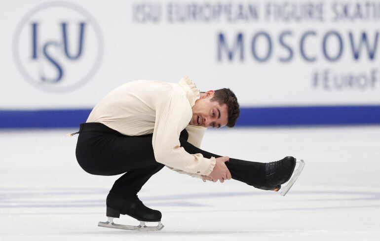 Javier Fernández ejecuta su programa libre de la competición individual masculina del Campeonato de Europa de Patinaje Artístico en Rusia.