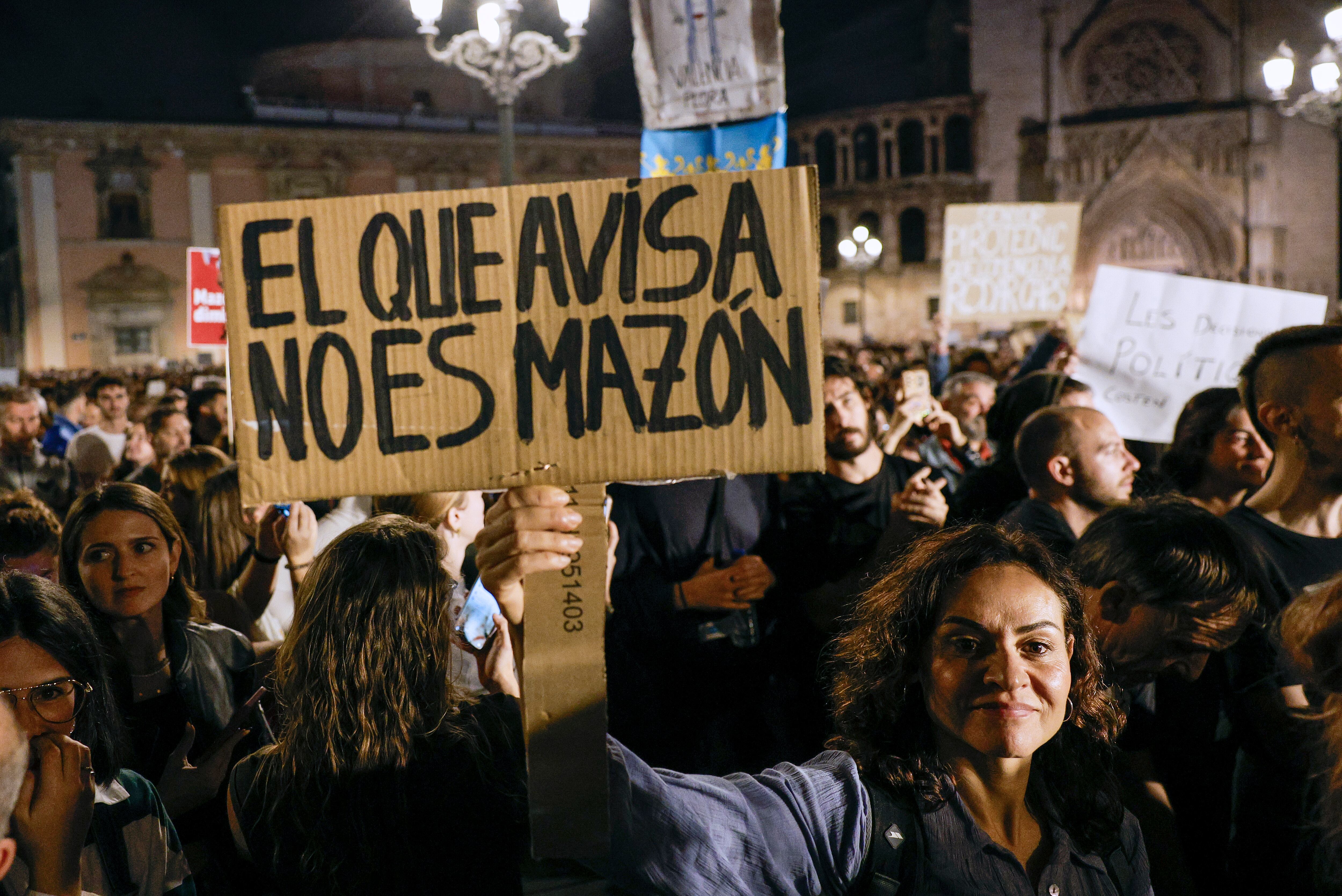 'Financial Times' sentencia a Mazón con un artículo demoledor en el que recopila sus errores en la gestión de la DANA     