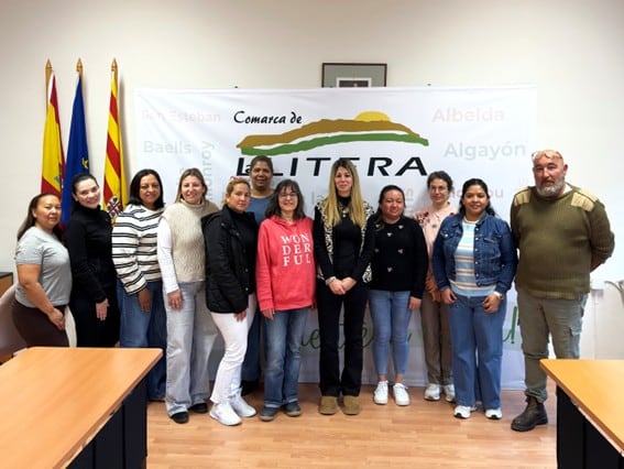 Alumnas y dirección del programa Tándem, junto a Tania Solans, presidenta del Consejo Comarcal de La Litera - La Llitera
