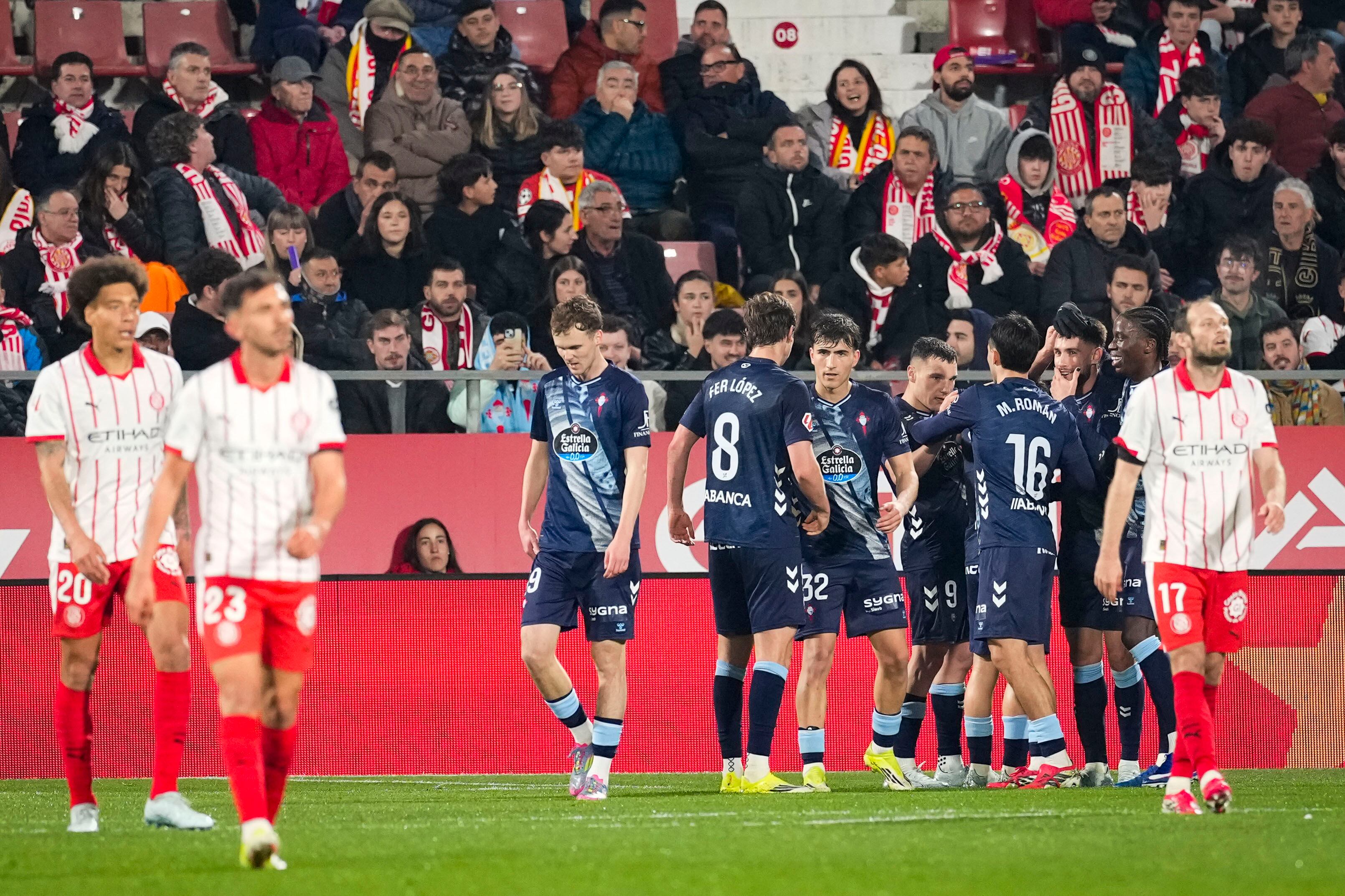 GIRONA, 01/03/2026.- Los jugadores del Celta celebran el 1-2, durante el partido de LaLiga de fútbol que Girona FC y Celta de Vigo disputan este domingo en el estadio municipal de Montilivi. EFE/David Borrat