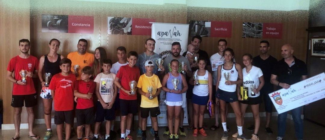 Magnífico ambiente de tenis solidario