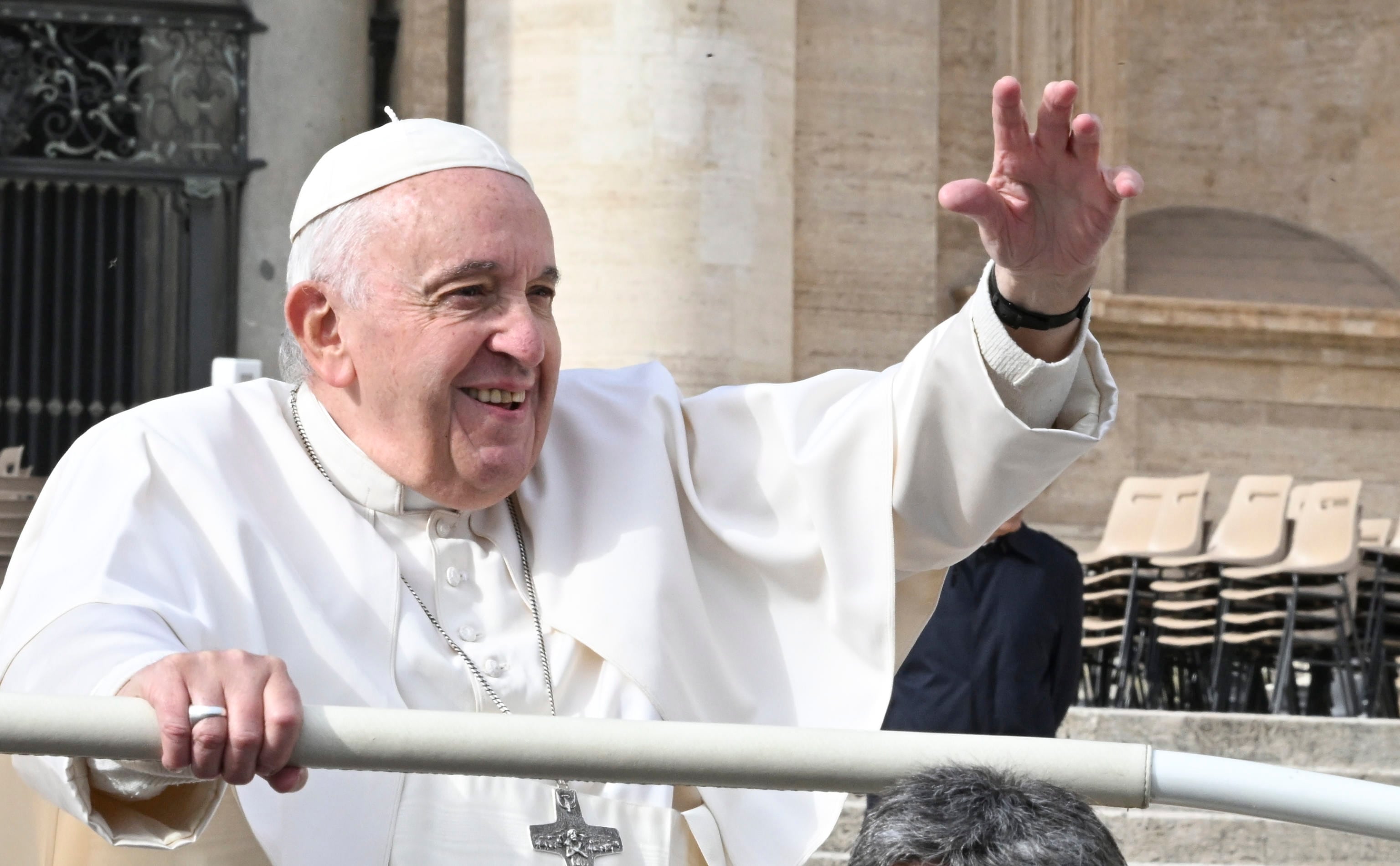 Vatican City (Vatican City State (holy See)), 09/11/2022.- Pope Francis greets believers during the traditional general audience in St. Peter&#039;s Square, Vatican, 09 November 2022. (Papa) EFE/EPA/MAURIZIO BRAMBATTI
