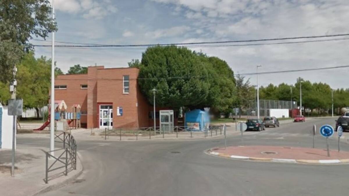 Los vecinos de El Porvenir recogen firmas para quitar una antena del barrio