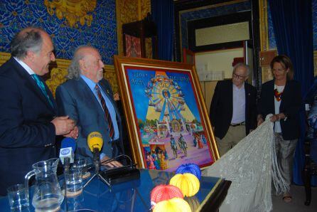 Momento en que se descubre el cartel anunciador de la Feria Real de Algeciras 2018.