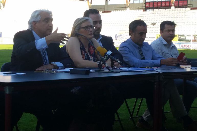 Alfredo Ruiz durante una de sus intervenciones en la Asamblea celebrada sobre el cesped del Ruta de la Plata