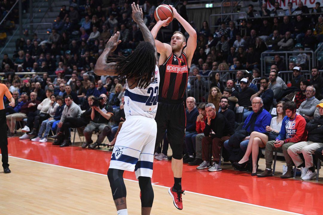 El estonio estaba promediando 10,8 puntos, 4,2 rebotes y 2,3 asistencias por partido en la presente campaña de la LBA en la que promedió más de 25 minutos jugados por encuentro.