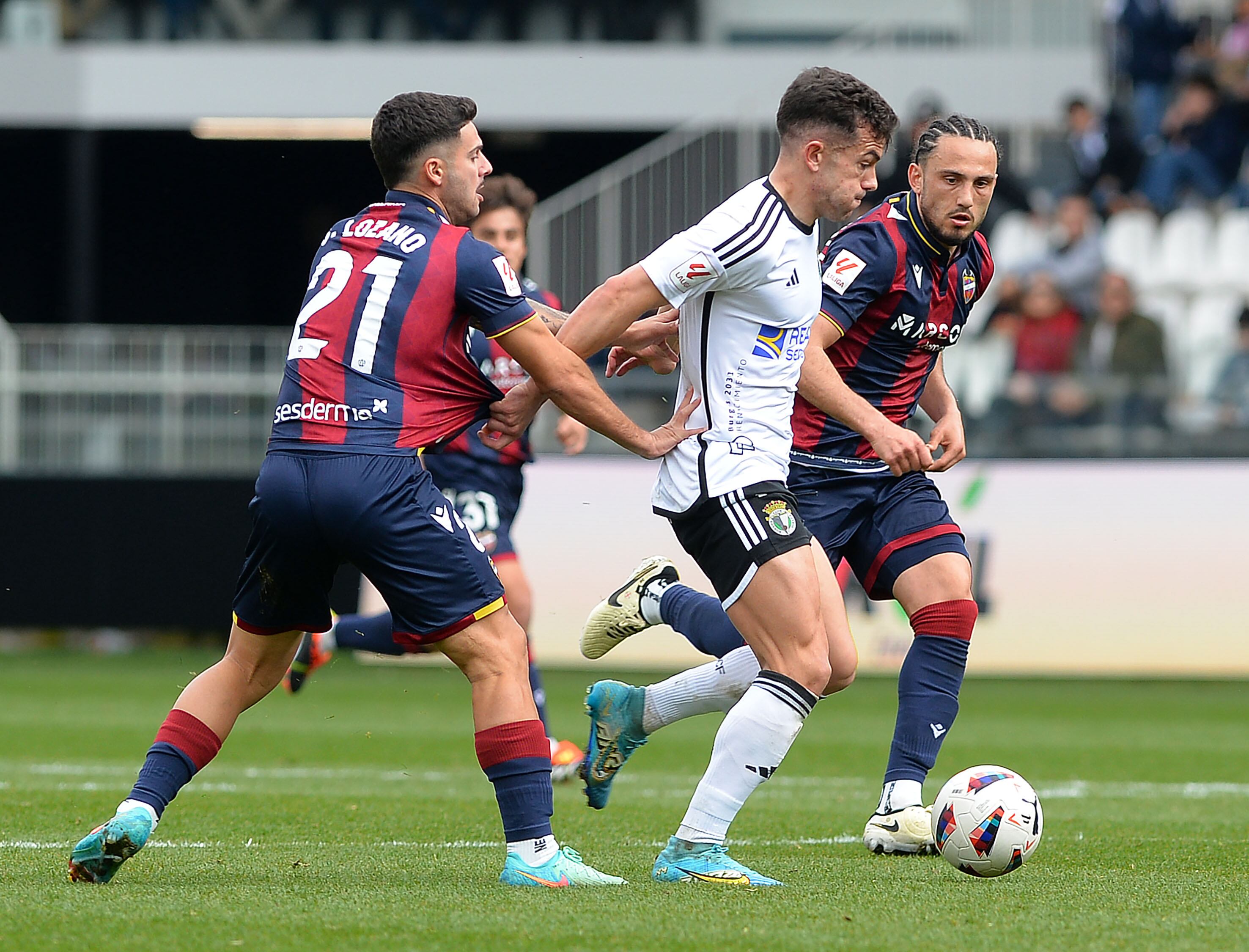 Partido entre BURGOS CF - LEVANTE UD en el estadio EL PLANTÍO