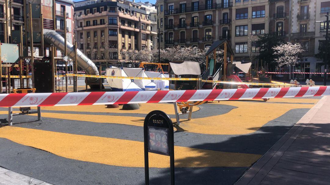 El cadáver ha sido hallado en la Plaza de Cataluña del barrio de Gros.